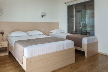 Стандартный 4-местный (фрагментарный вид на море)